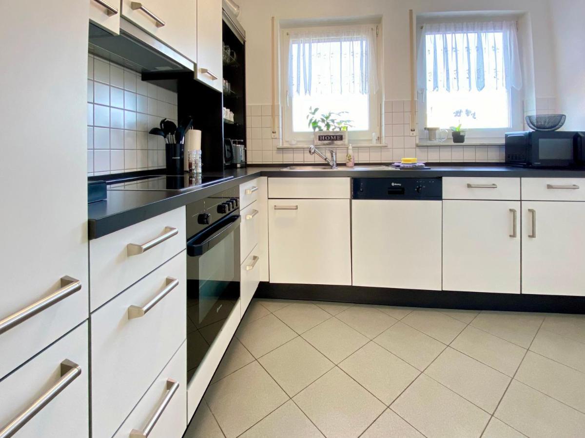 3 Zimmer Apartment In S-Bahn Naehe, 76 Qm, Max 5 Pers, 30Qm Dachterasse, Garage, Internet 1000 Mbit Gärtringen Exterior foto