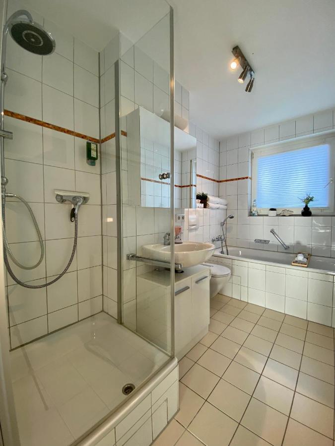 3 Zimmer Apartment In S-Bahn Naehe, 76 Qm, Max 5 Pers, 30Qm Dachterasse, Garage, Internet 1000 Mbit Gärtringen Exterior foto
